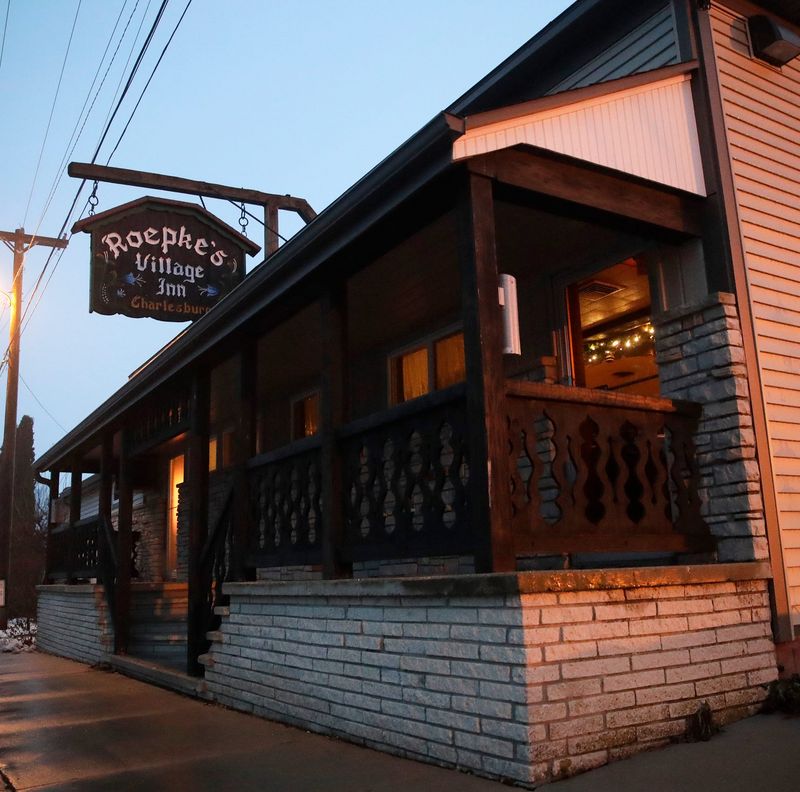 10 Wisconsin Supper Clubs That Take You Back In Time - Decor Hint Roepke's Village Inn (Charlesburg)