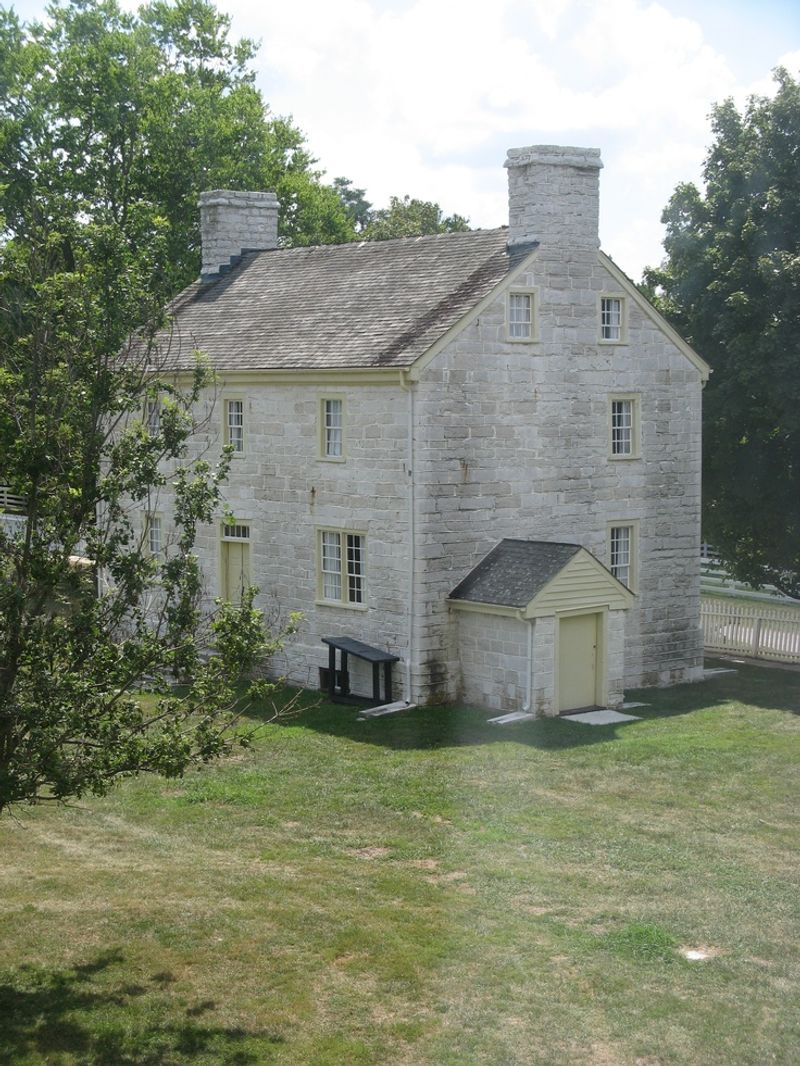 10 Kentucky Stone Chimneys That Stand The Test Of Time - Decor Hint Shaker Village's Perfect Proportions
