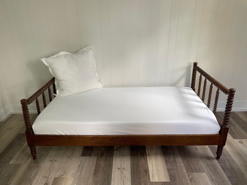 8 Oregon Vintage Furniture Comebacks You Didn't See Coming - Decor Hint Spool Beds