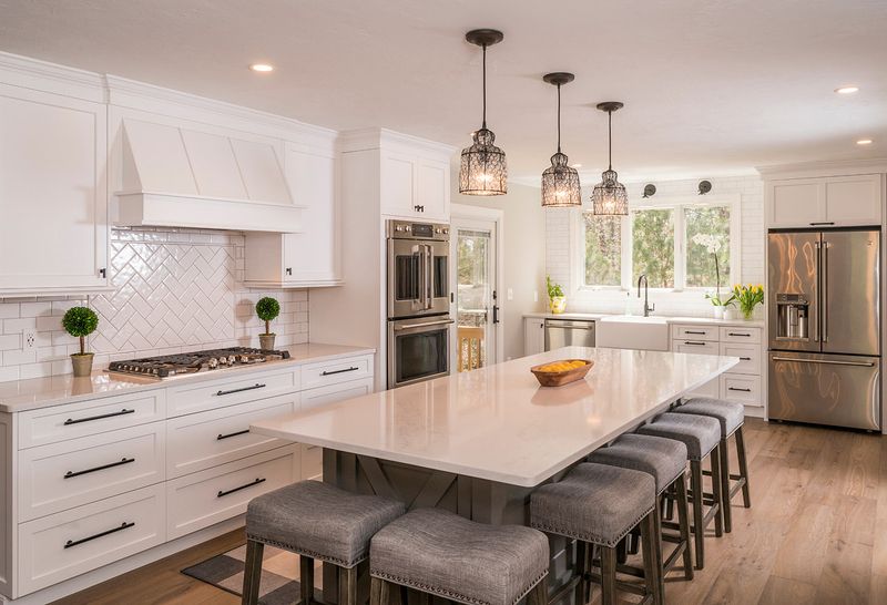 8 Massachusetts Cape Cod Kitchens With Salt-Air Style - Decor Hint Vintage-Inspired Cape Cod Kitchen