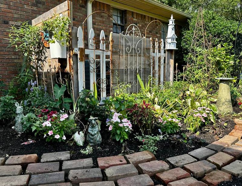 18 Delaware Brick Walkways That Look Like They've Always Been There - Decor Hint Cottage Garden Stepping Stones