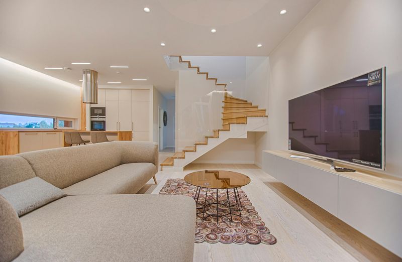 12 Household Rules That Should Have Gone Away Decades Ago - Decor Hint Strict TV Time Limits