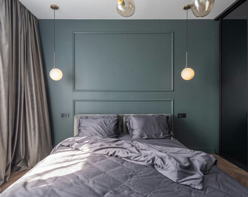 Easy Bedding Choices That Can Create A Minimalist Feel - Decor Hint Single-Color Layering