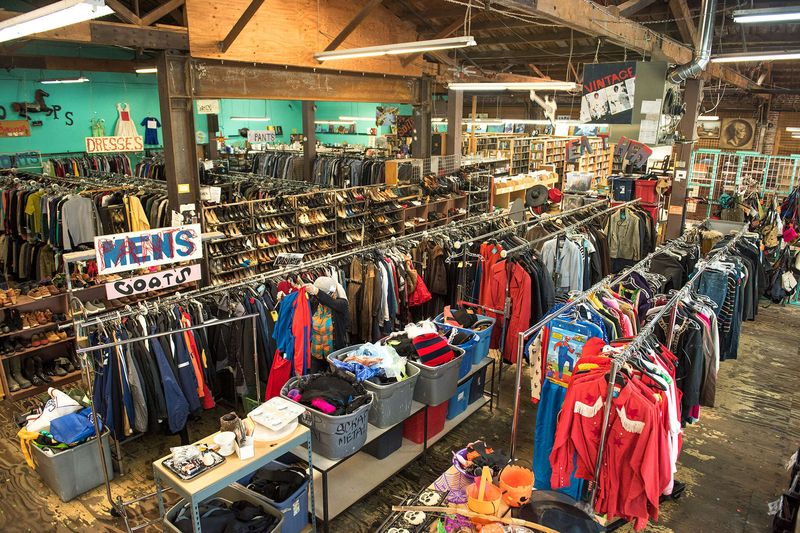 9 Must-Visit Vintage Shops In California For Retro Decor Lovers - Decor Hint Yesteryear's Treasures – Haight-Ashbury's Vintage Goldmine