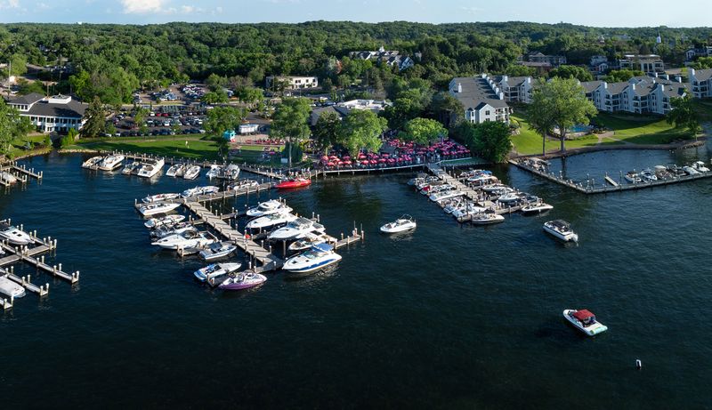 13 Lakeside Dining Spots In Minnesota With Unforgettable Views - Decor Hint Maynards Restaurant – Excelsior's Waterfront Wonder