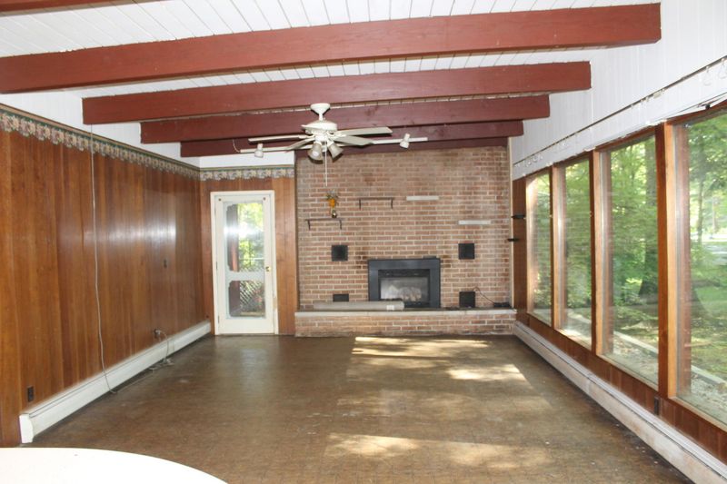 12 Michigan Lake Cottages With Interiors That Complement The Views - Decor Hint Vintage Vacation on Houghton Lake