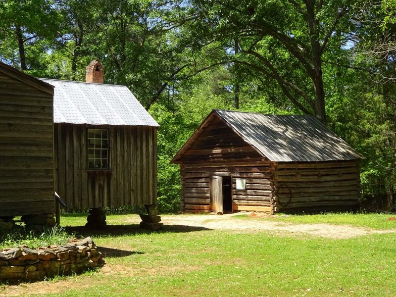 7 Mississippi Farmhouses That Feel Straight Out Of Another Era - Decor Hint Pine Hill Homeplace