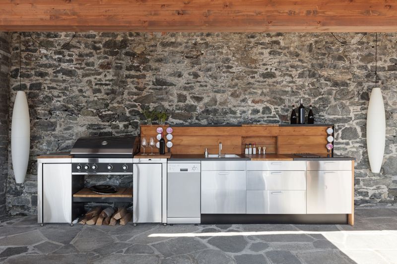 10 Florida Outdoor Kitchens Built To Withstand Heat And Storms - Decor Hint Stainless Steel Fortresses