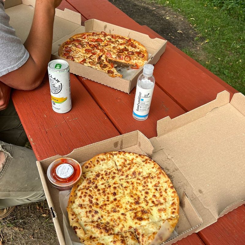 12 Ohio Pizza Places Keeping Family Recipes Alive - Decor Hint Avalanche Pizza