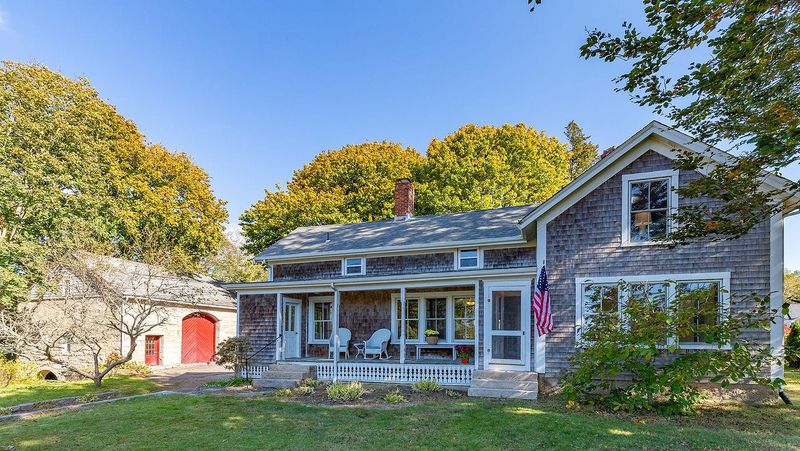 14 Cape Homes In Massachusetts With Sweet, Simple Curb Appeal - Decor Hint Lighthouse Keeper's Legacy