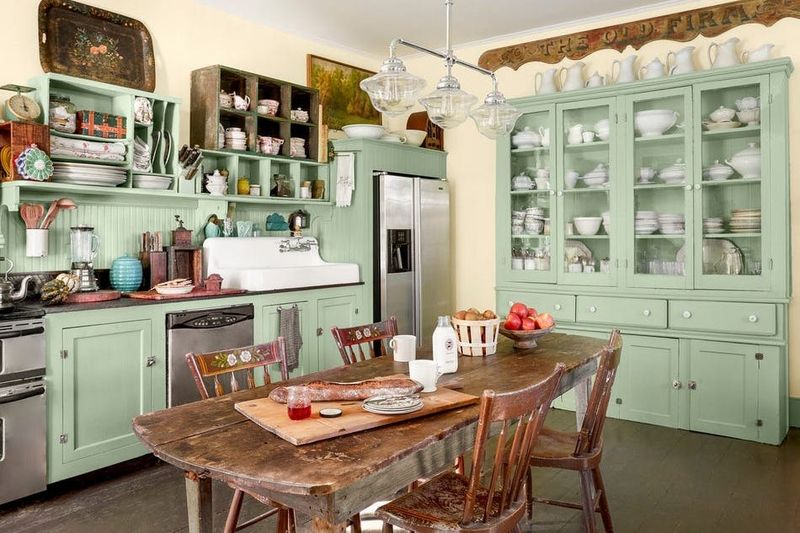 13 Georgia Farmhouse Kitchens Bursting With Rustic Charm - Decor Hint Grandma's Gathering Space