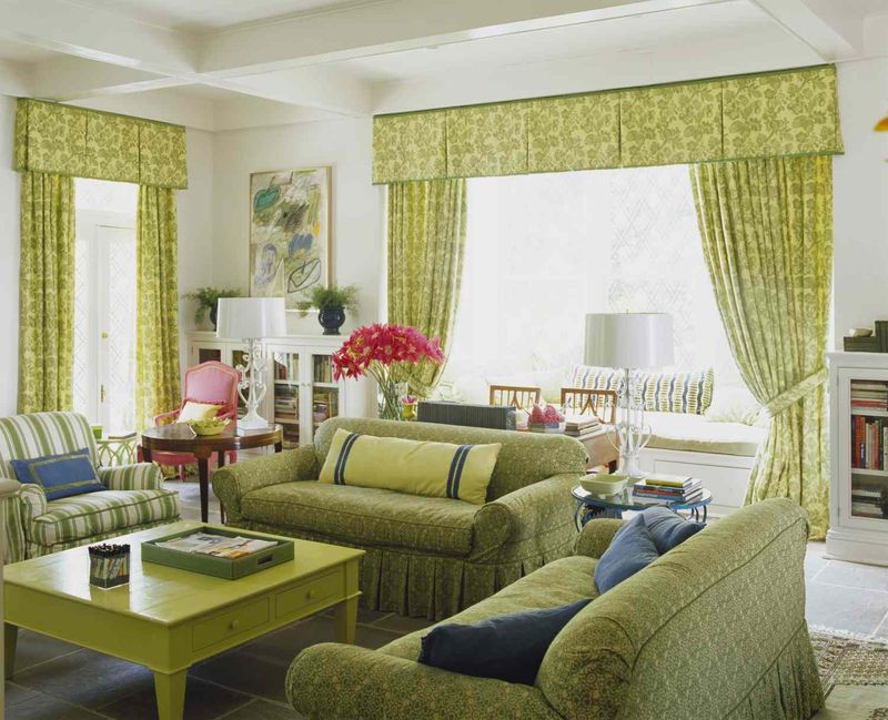 12 Outdated Indiana Dining Room Trends Turning Off 2025 Buyers - Decor Hint Heavy Window Treatments