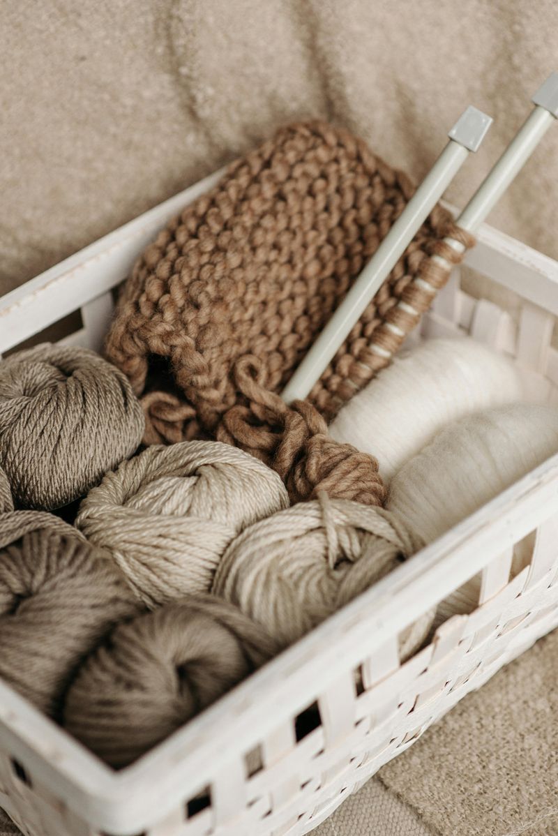 16 Practical Ways You Can Declutter And Organize Your Space - Decor Hint Corral Small Items In Baskets