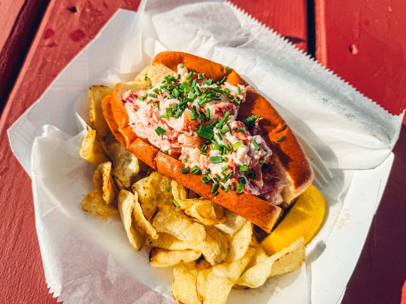 11 Maine Lobster Roll Stands Worth The Detour - Decor Hint Bite Into Maine In Cape Elizabeth