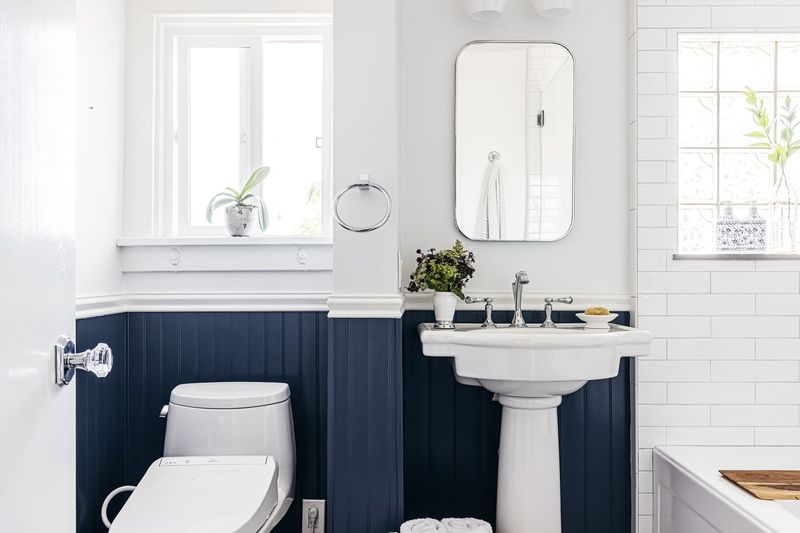 20 Vintage Bathroom Trends Rocking Pennsylvania Homes - Decor Hint Beadboard Wainscoting Wraps Walls