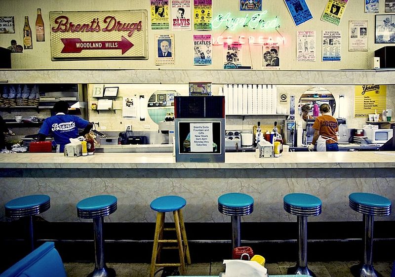 15 Old-School Diners In The US That Take You Back In Time - Decor Hint Brent's Drugs, Jackson, Mississippi