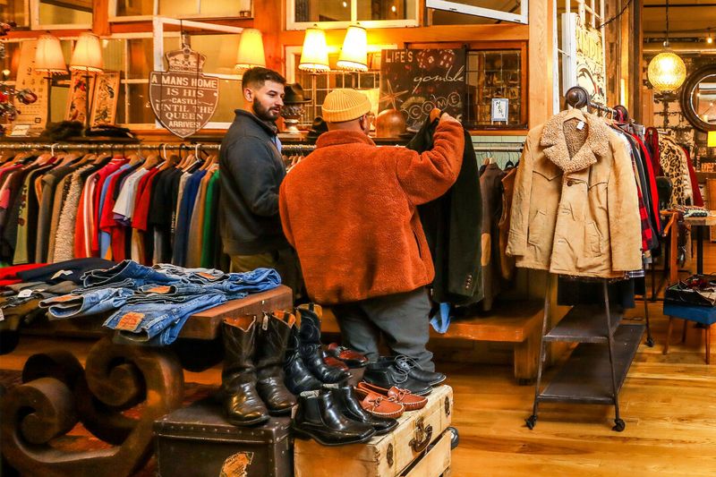 7 Illinois Vintage Shops Where Locals Score Retro Home Décor - Decor Hint Midwest Retro