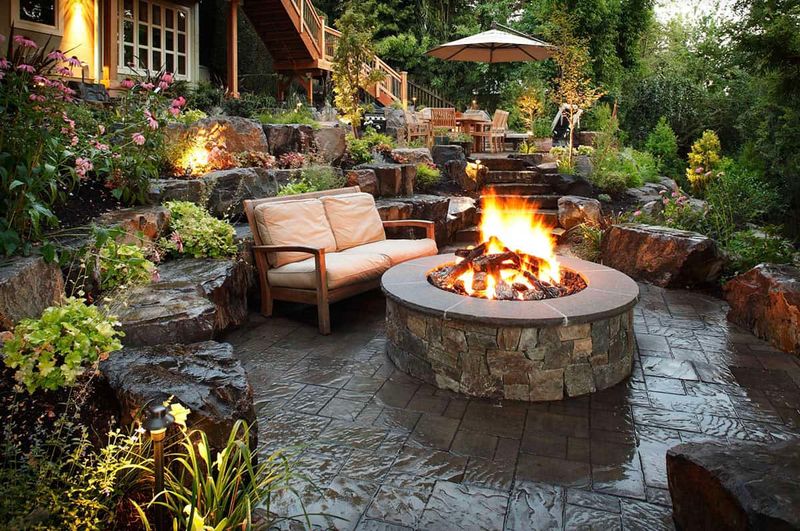 11 Arizona Patio Trends You'll Want To Skip This Year - Decor Hint Oversized Fire Features