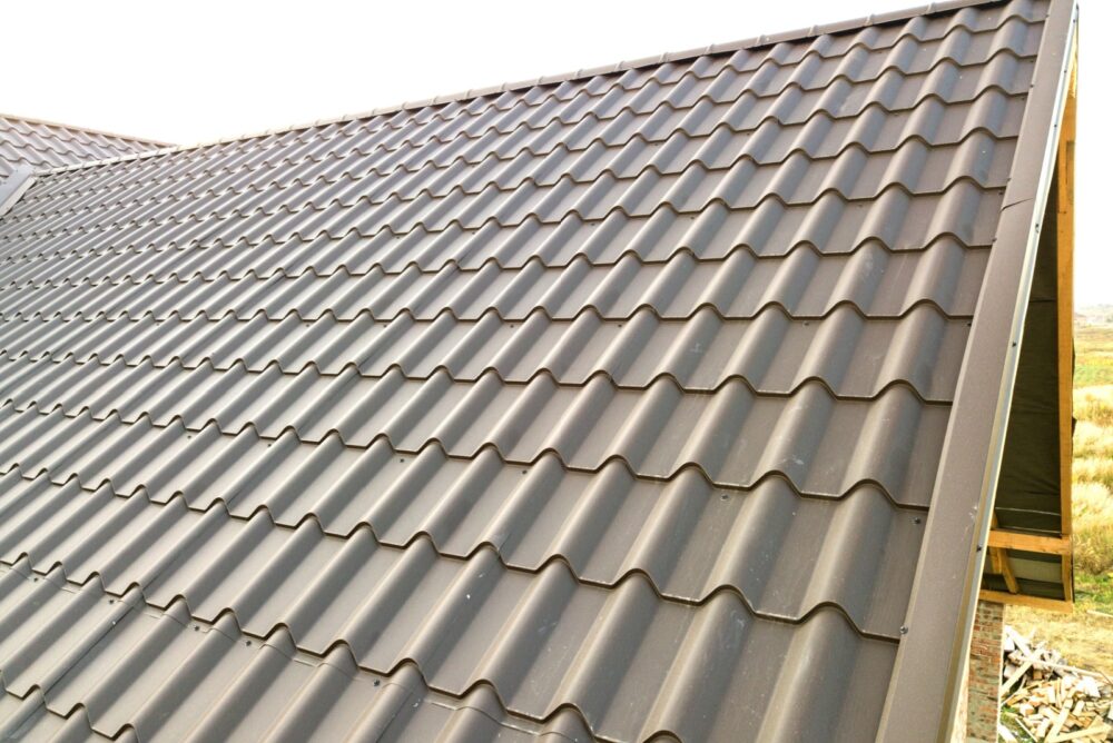 10 Exterior Design Elements Common In Alaska's Cold-Climate Homes - Decor Hint Metal Roofing - Decor Hint
