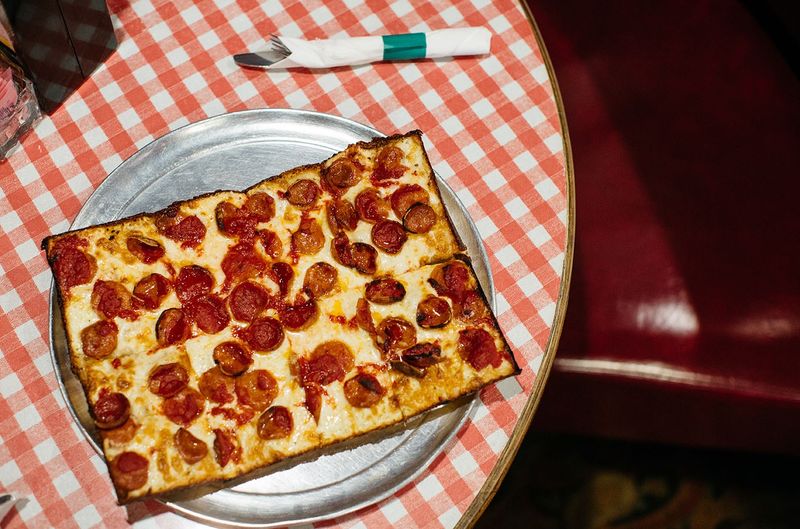 8 Michigan's Best Pizza Spots Where Simplicity Rules - Decor Hint Loui's Pizza: Time-Capsule Perfection In Hazel Park