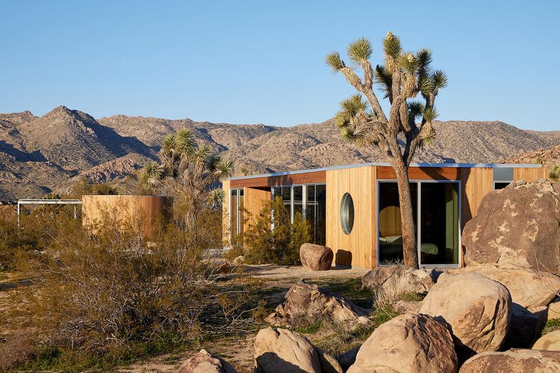 9 California Courtyard Homes That Bring Resort Living Home - Decor Hint Desert-Inspired Courtyard Home
