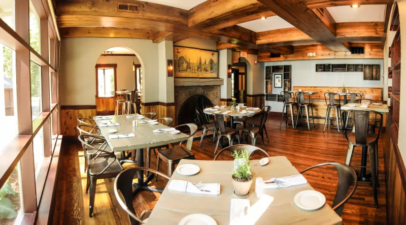 12 Restaurants In Michigan Offering Lakeside Views And Amazing Food - Decor Hint Bowers Harbor Inn (Mission Table / Jolly Pumpkin) - Peninsula Township