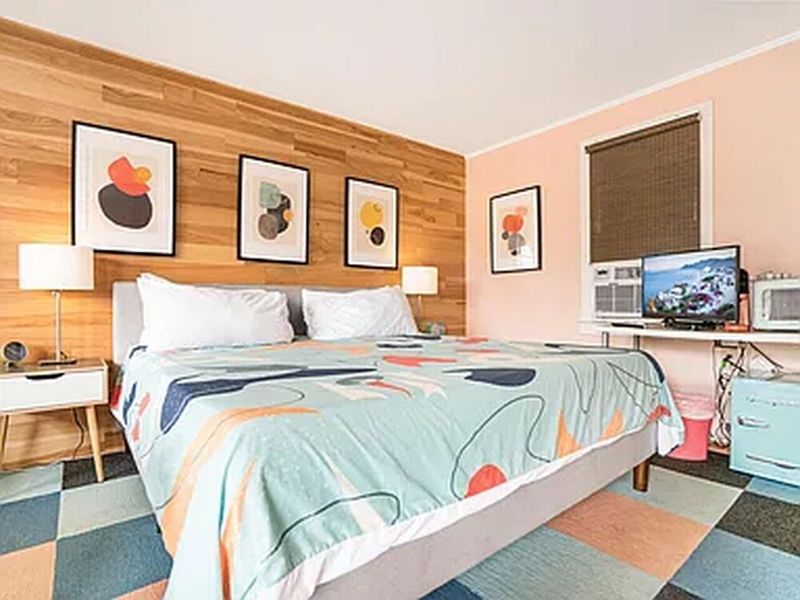 7 Florida Coastal Bedrooms That Locals Swear By For Breezy Style - Decor Hint Vintage Florida Motel Revivals