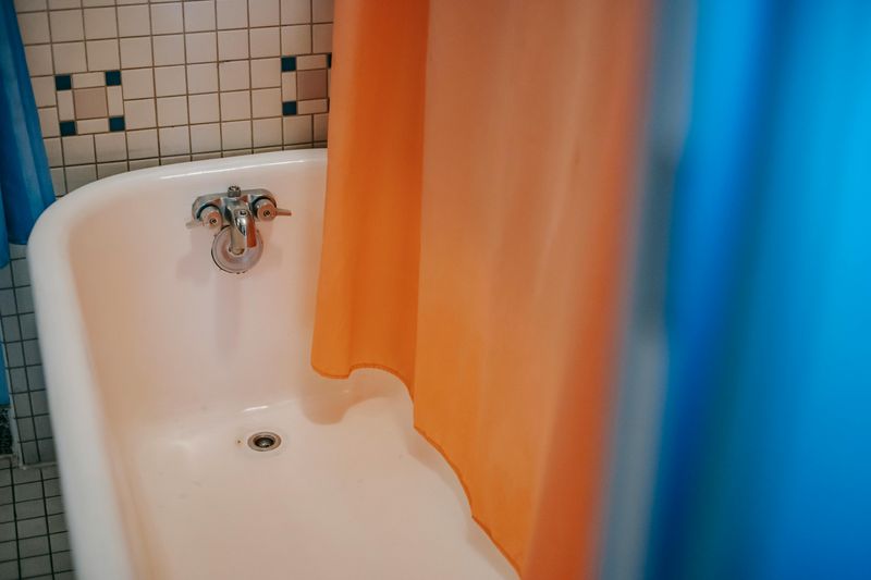 8 Bathroom Details Guests Often Notice Without You Knowing - Decor Hint The Shower Curtain Revelation
