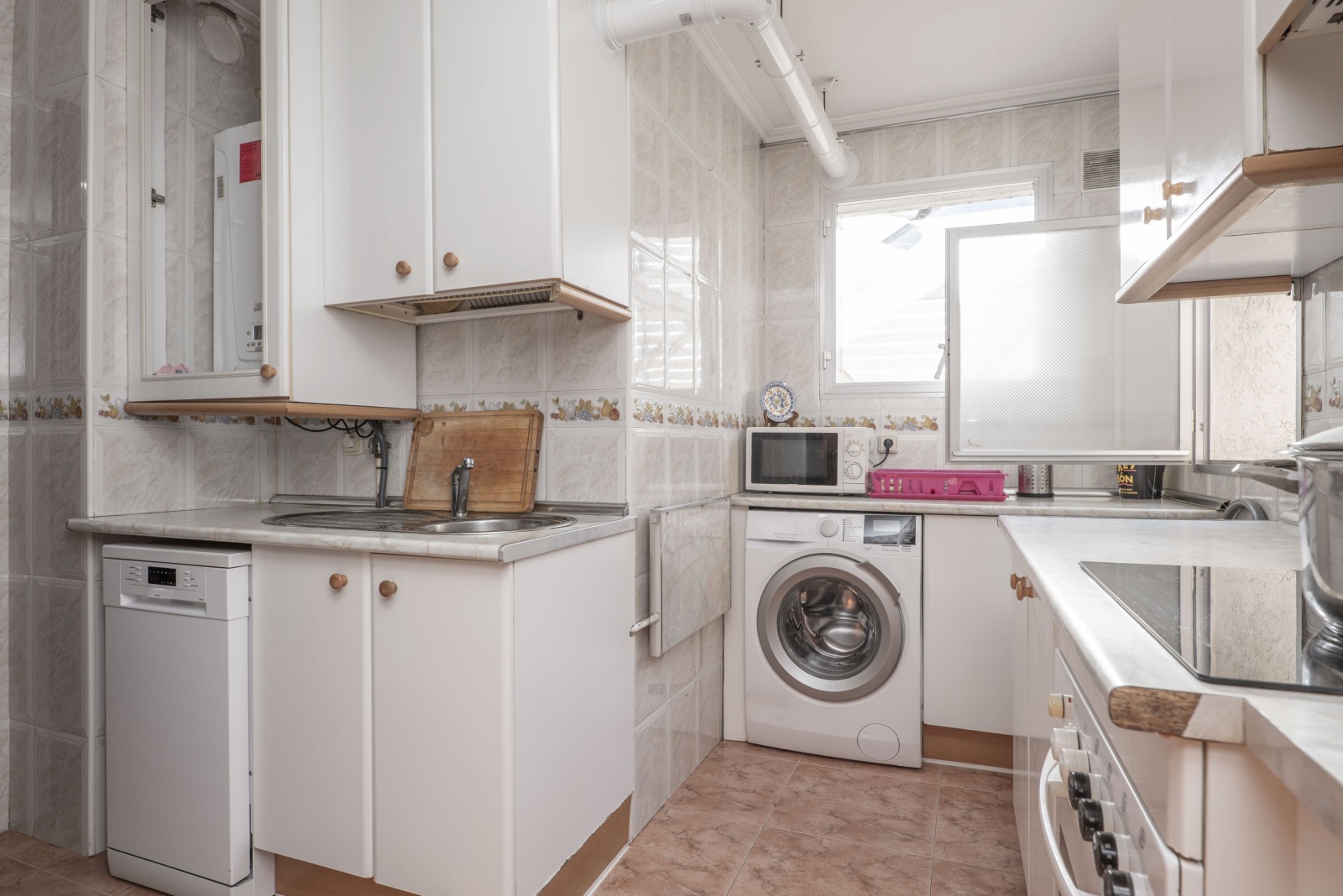 Mismatched Appliances - Decor Hint