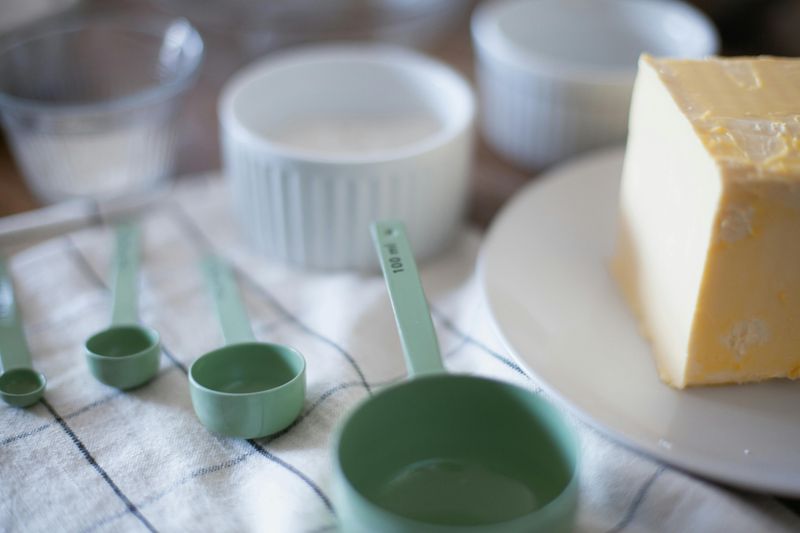 11 Kitchen Items You Should Finally Toss To Free Up Space - Decor Hint Sticky Measuring Cups