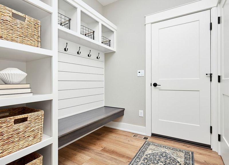 14 Vermont Farmhouse Mudrooms Designed To Tackle Mud Season - Decor Hint Minimalist Farmhouse Storage Mudroom