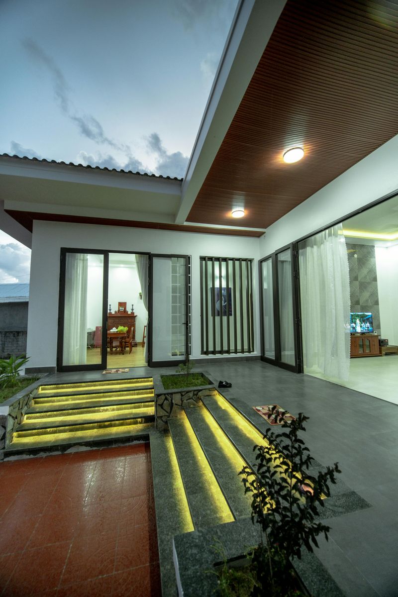 11 Exterior Trends That Enhance Curb Appeal And Add Visual Value - Decor Hint Upgraded Outdoor Lighting