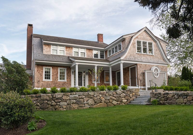 9 New York Country Cottages With Timeless Cozy Decor - Decor Hint Shingle-Style Cottages