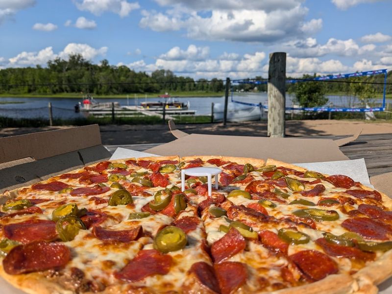 13 Lakeside Dining Spots In Minnesota With Unforgettable Views - Decor Hint Zorbaz – Quirky Lakeside Legend