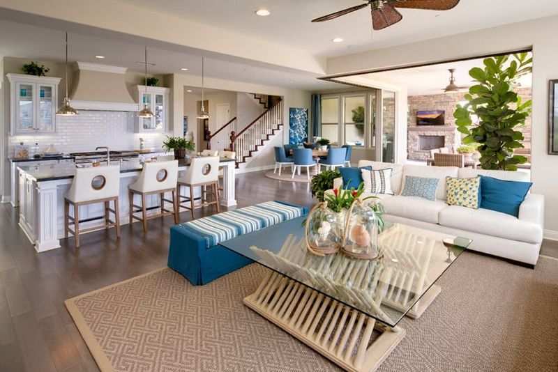 12 California Outdoor Living Rooms That Feel Like A Resort Staycation - Decor Hint San Diego Indoor-Outdoor Bungalow