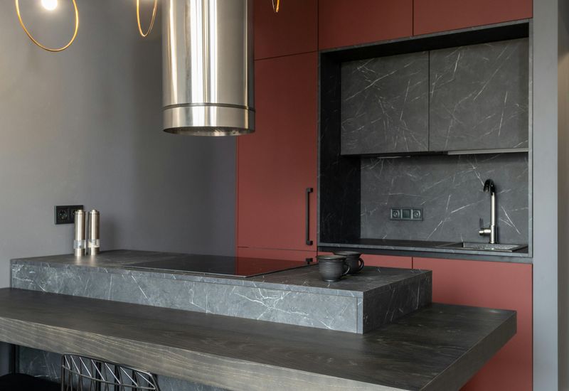 10 Small Kitchen Setbacks You May Face And The Fixes Designers Recommend - Decor Hint Clashing Colors