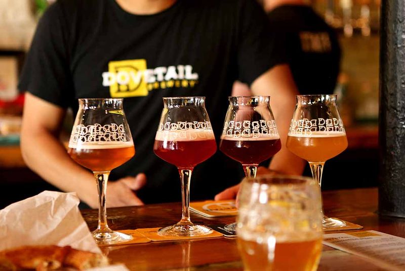 16 Surprising Ways Chicago And New York City Restaurants Stand Worlds Apart - Decor Hint Beverage Program Priorities