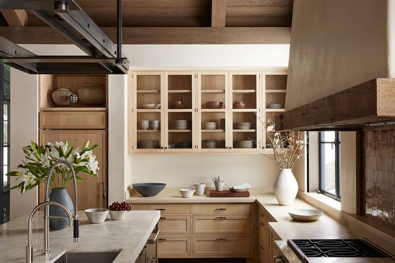 11 Oregon Cabins Offering Interiors That Feel Like Retreats - Decor Hint Modern Kitchens With Rustic Accents