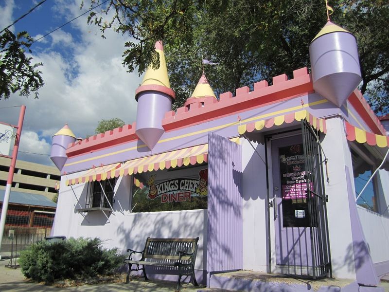 12 Colorado Green Chili Spots Perfect For A Cozy Mountain Evening - Decor Hint Kings Chef Diner – Colorado Springs' Purple Castle
