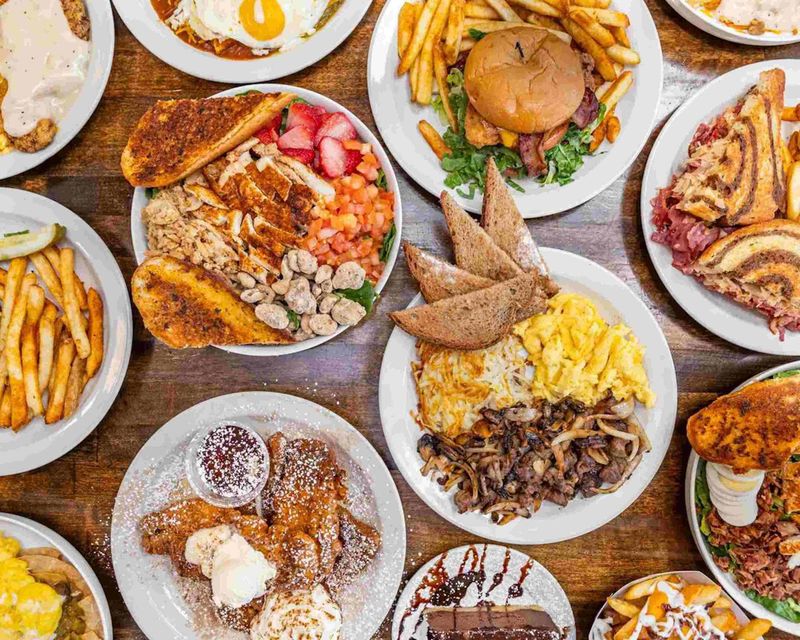 8 Indiana Family Diners That Never Disappoint - Decor Hint Charlie's Cafe In Elkhart