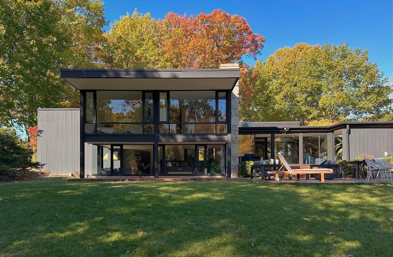 Mid-Century Modern Horizontal Drama