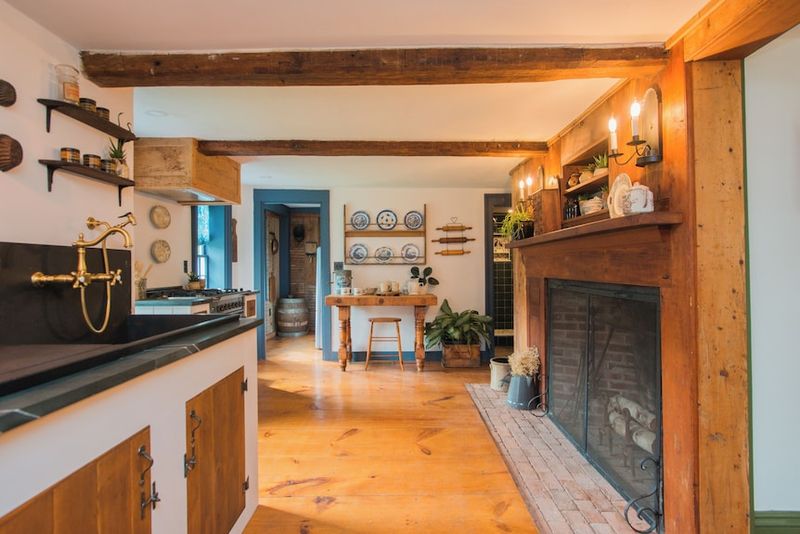 8 Massachusetts Cape Cod Kitchens With Salt-Air Style - Decor Hint Rustic Exposed-Beam Kitchen