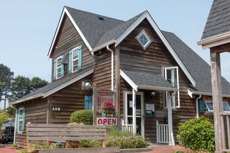 9 Hidden Oregon Brunch Spots Worth The Discovery - Decor Hint Lazy Susan Café – Cannon Beach
