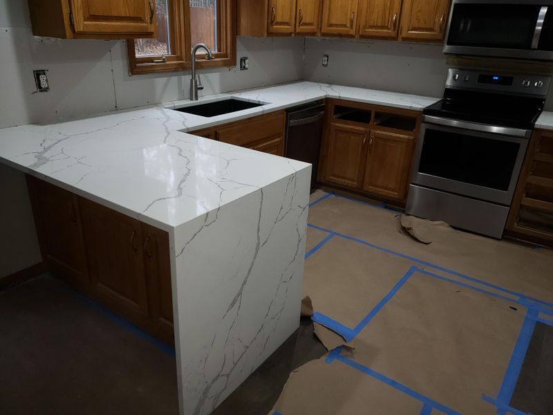 7 Kitchen Deal-Breakers That Repel Pennsylvania Homebuyers And 5 Buyer Magnets That Attract Them According To Interior Designers - Decor Hint Quartz Countertop Elegance