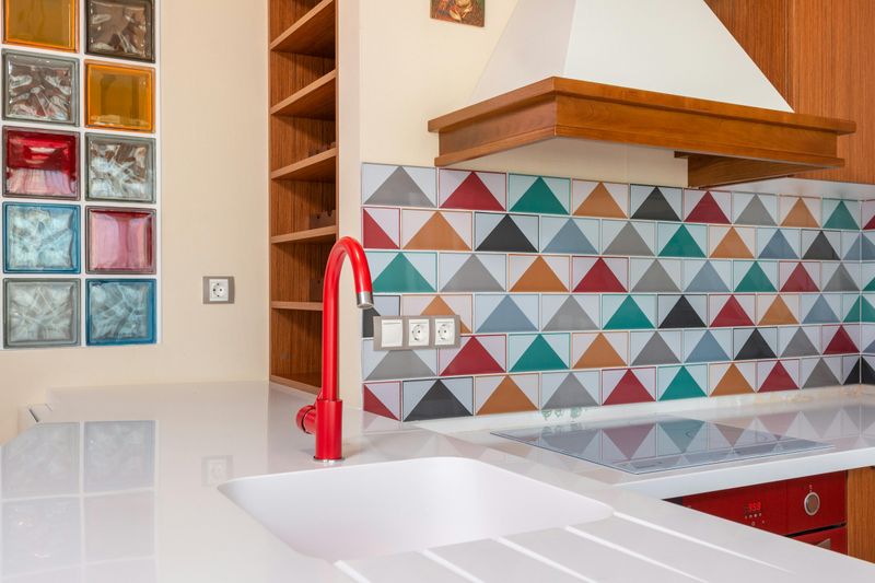 12 Kitchen Details Homebuyers Often Dislike, Do You Have One? - Decor Hint Loud Backsplash Designs