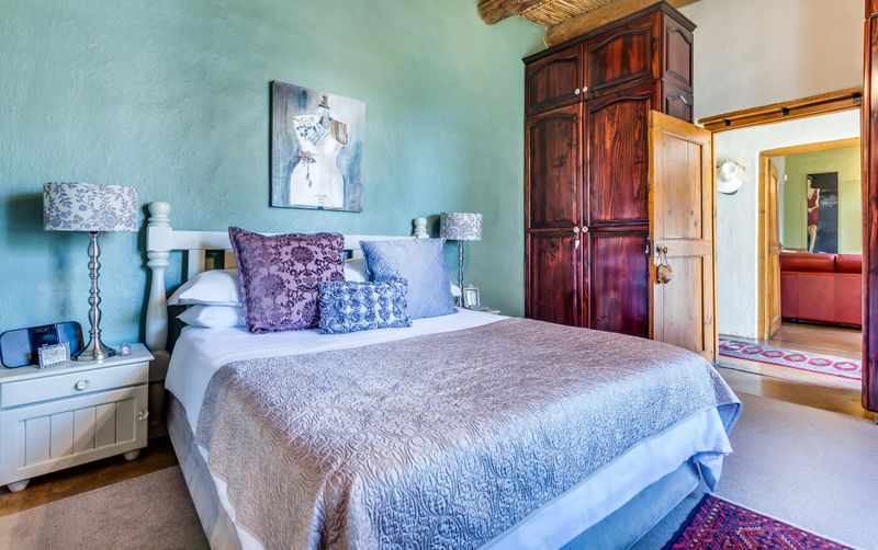 7 Things That Shouldn't Be Expected In Exclusive Residences - Decor Hint Faded Paint