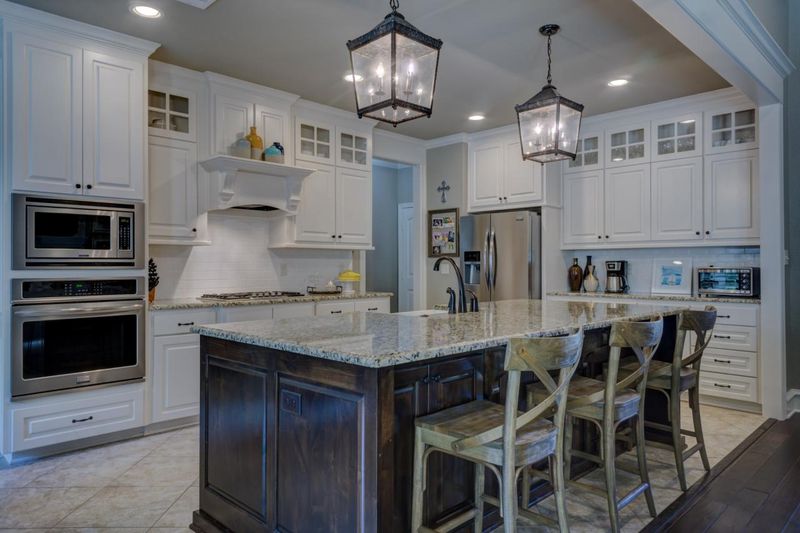 7 Kitchen Deal-Breakers That Repel Pennsylvania Homebuyers And 5 Buyer Magnets That Attract Them According To Interior Designers - Decor Hint Insufficient Storage Space