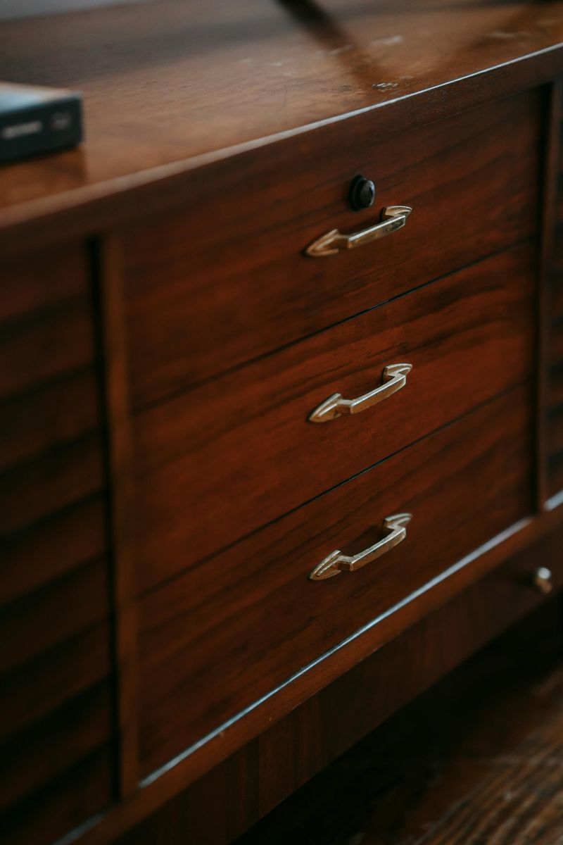 Simple Design Updates That Can Refresh Old Wood Cabinets - Decor Hint Replace Outdated Hardware