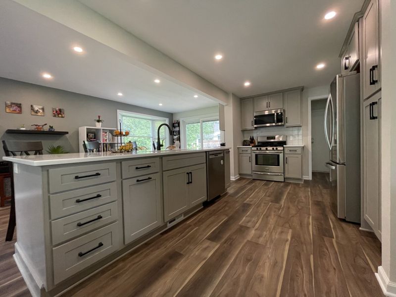 9 Illinois Kitchen Remodels That Add Value Without Breaking The Bank - Decor Hint Vinyl Plank Flooring Revolution