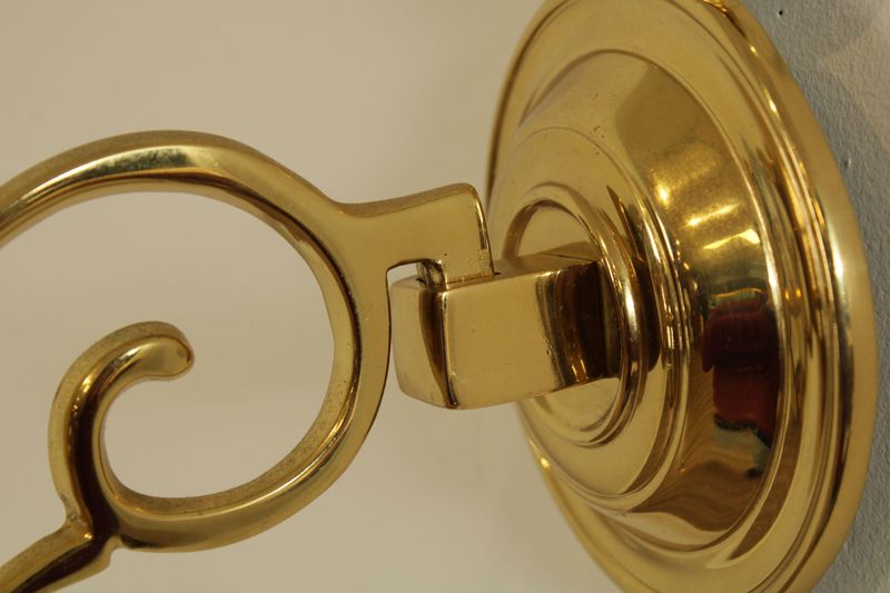 18 Virginia Colonial Details That Still Feel Fresh - Decor Hint Brass Hardware Accents